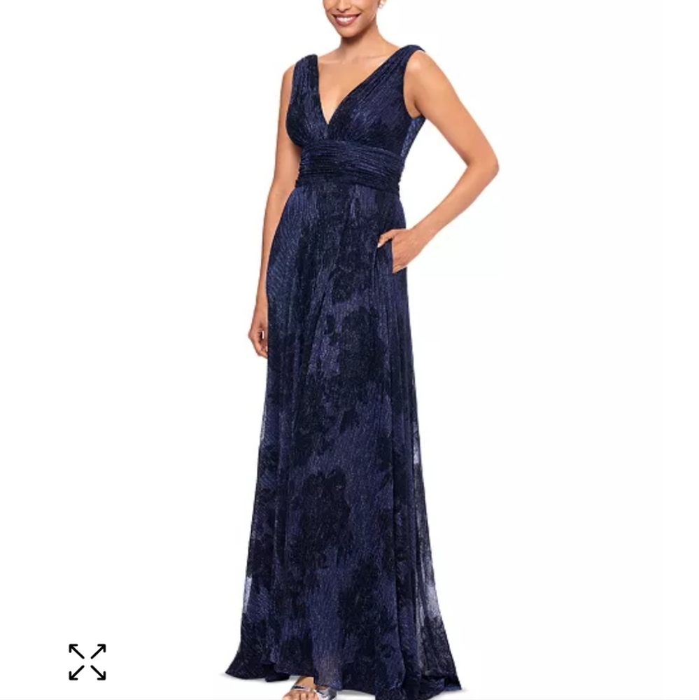 Betsy & Adam Women's Metallic Crinkled Gown